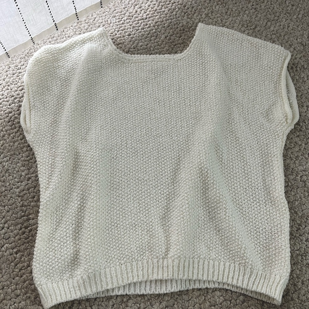 white nit sweater size Small! Jessica Simpson brand!
